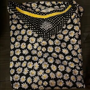 Cuddle Dud’s Women's Black Daisy Pajama Top